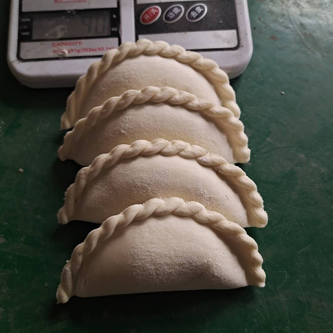 Dumpling making machine